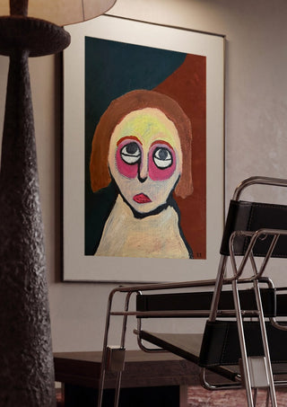 Kreativ by RR framed in a dim room beside a tubular steel chair